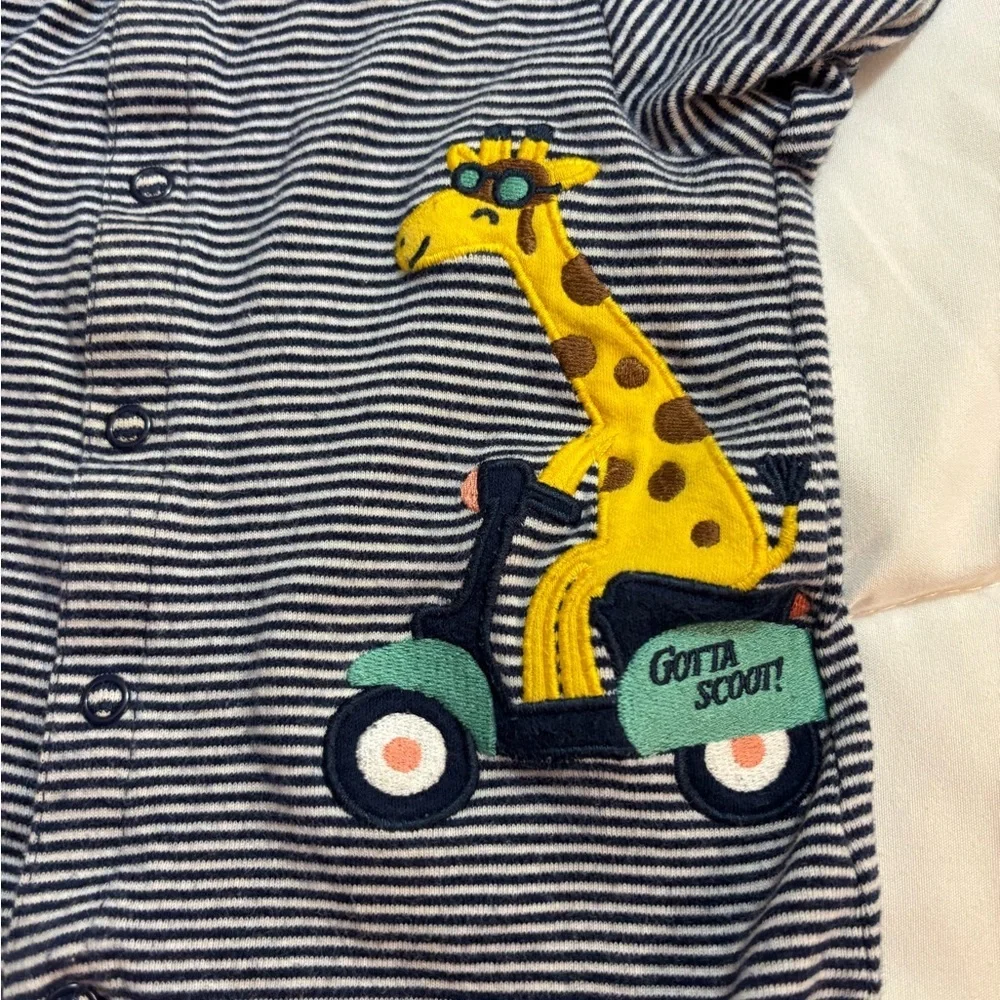 Carter's 18 months Navy and White Striped shorts outfit with giraffe